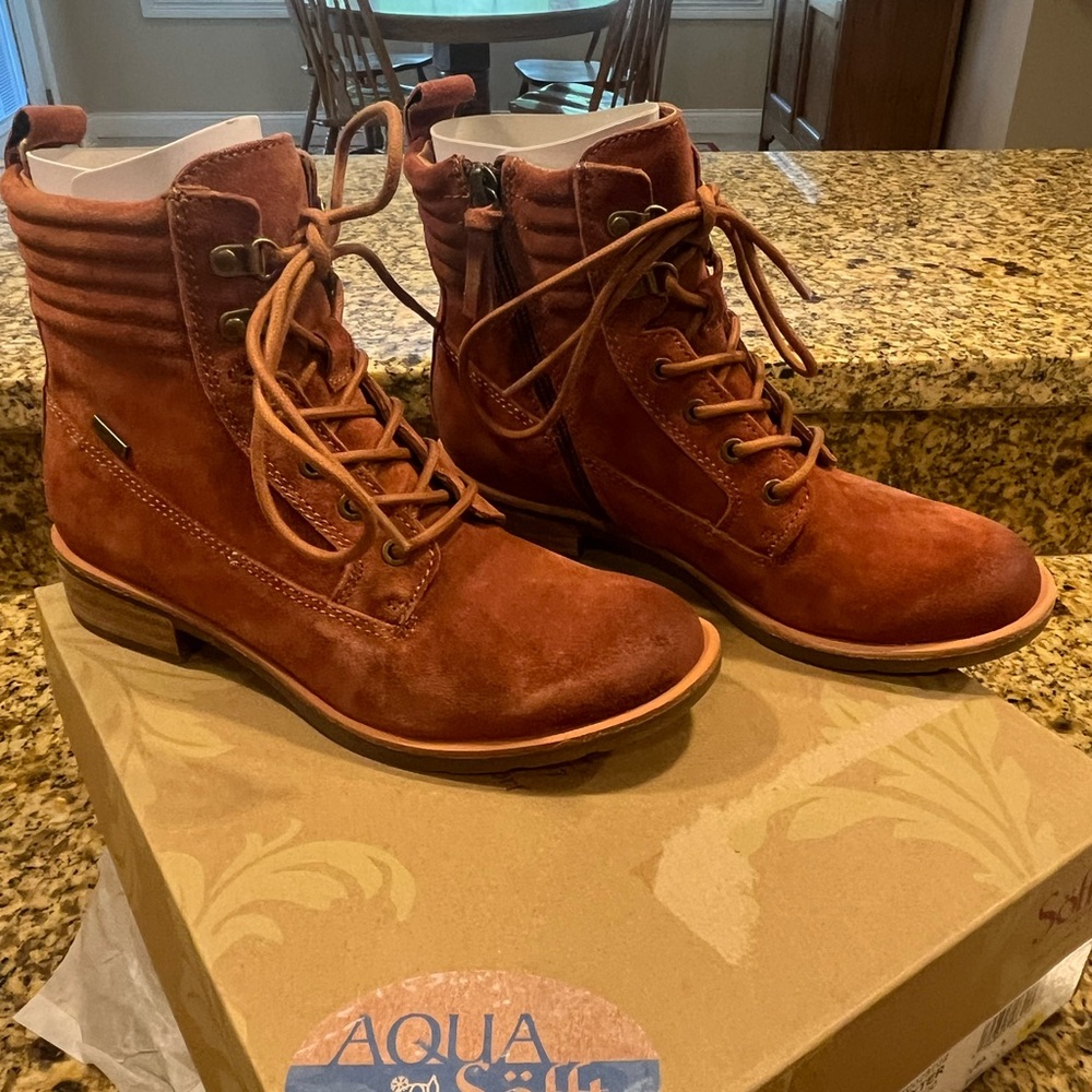 Sofft Baxter Redwood Orangish Tan Suede Hiking Combat Boots Side Zip Size 6 Box - Picture 4 of 10